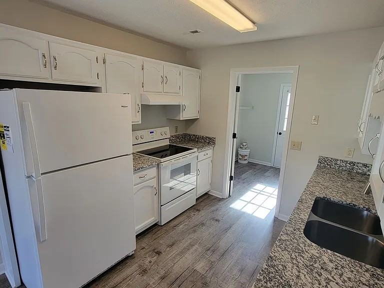 1535 Garden Ln #NA - Photo 3 of 12