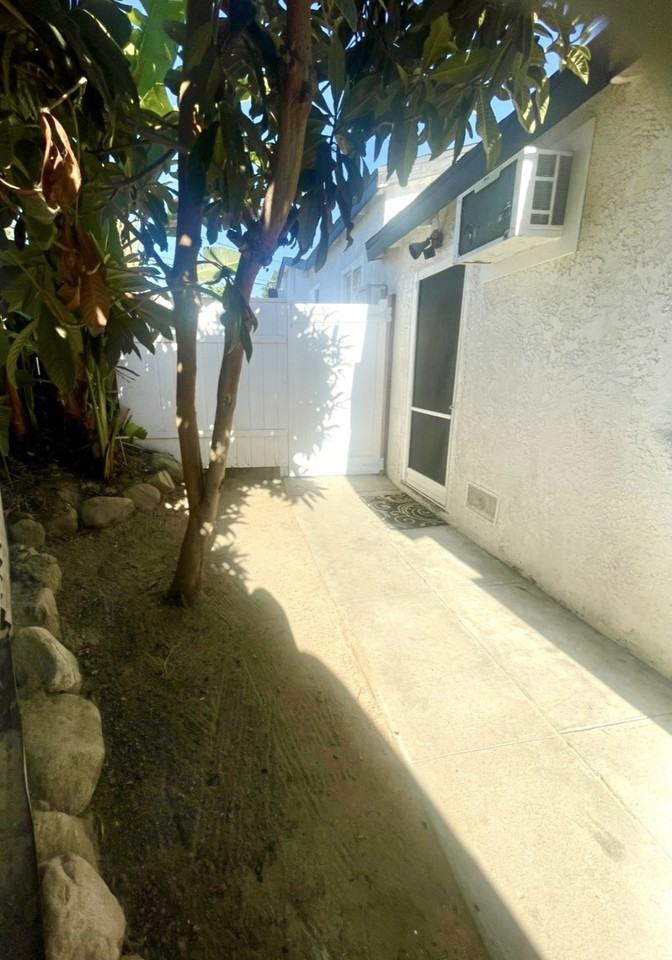 413 N Orange Ave #B - Photo 3 of 12