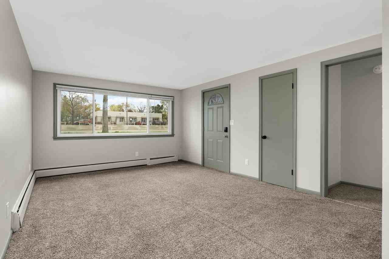 1284 Snelling Ave N #1282 - Photo 4 of 20