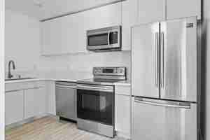 featured image of 850 N Van Ness Ave #4