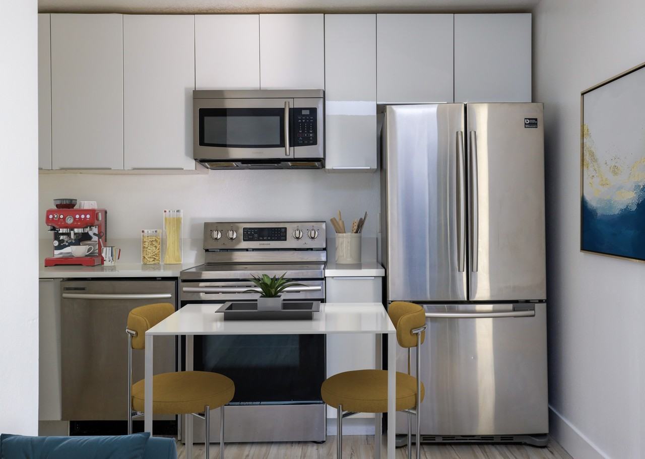 850 N Van Ness Ave #4 - Photo 2 of 18