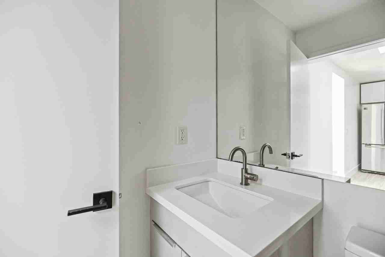 850 N Van Ness Ave #4 - Photo 5 of 18