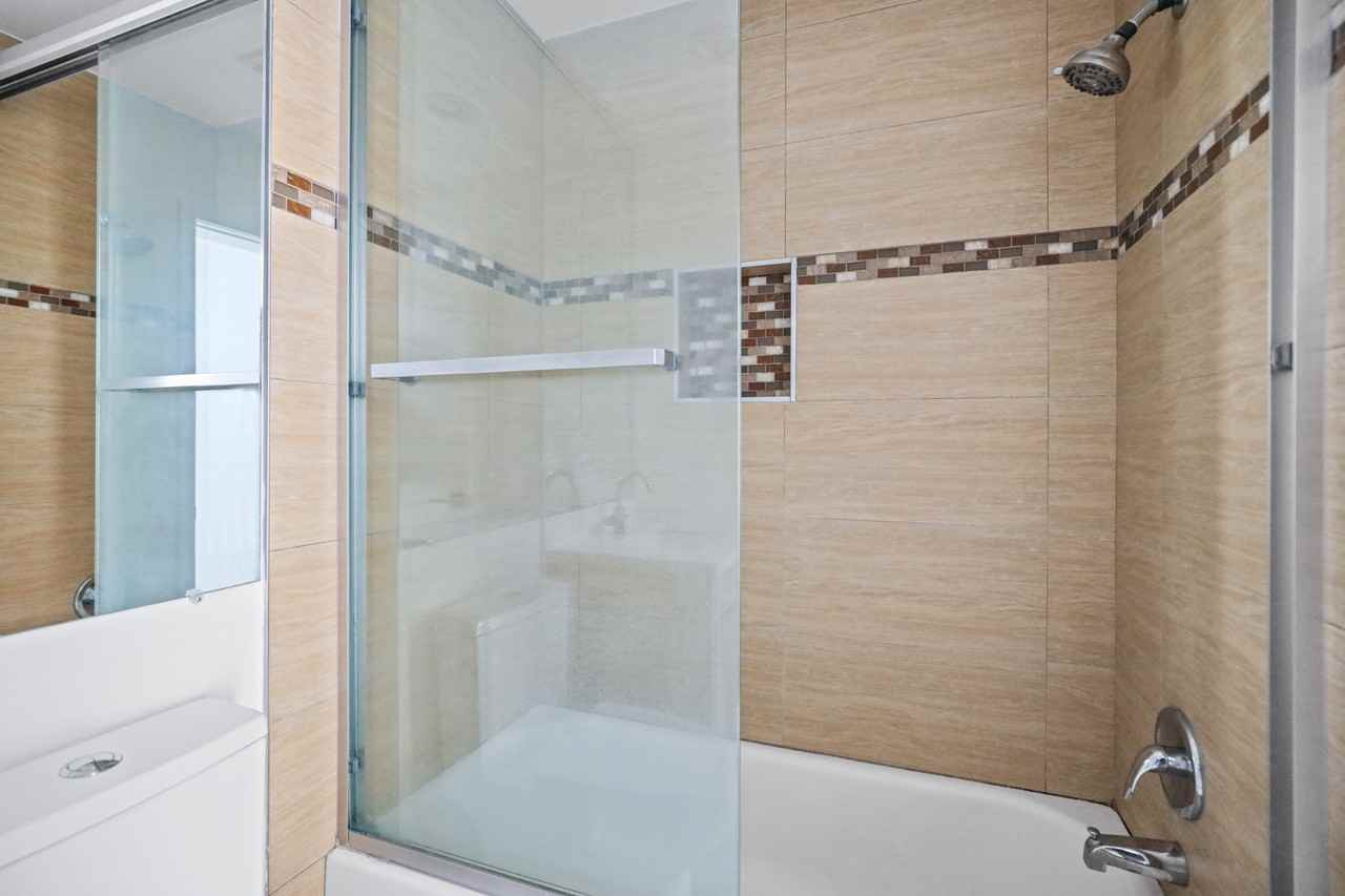 850 N Van Ness Ave #4 - Photo 6 of 18