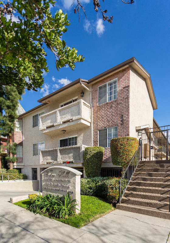 700 E Cedar Ave #206