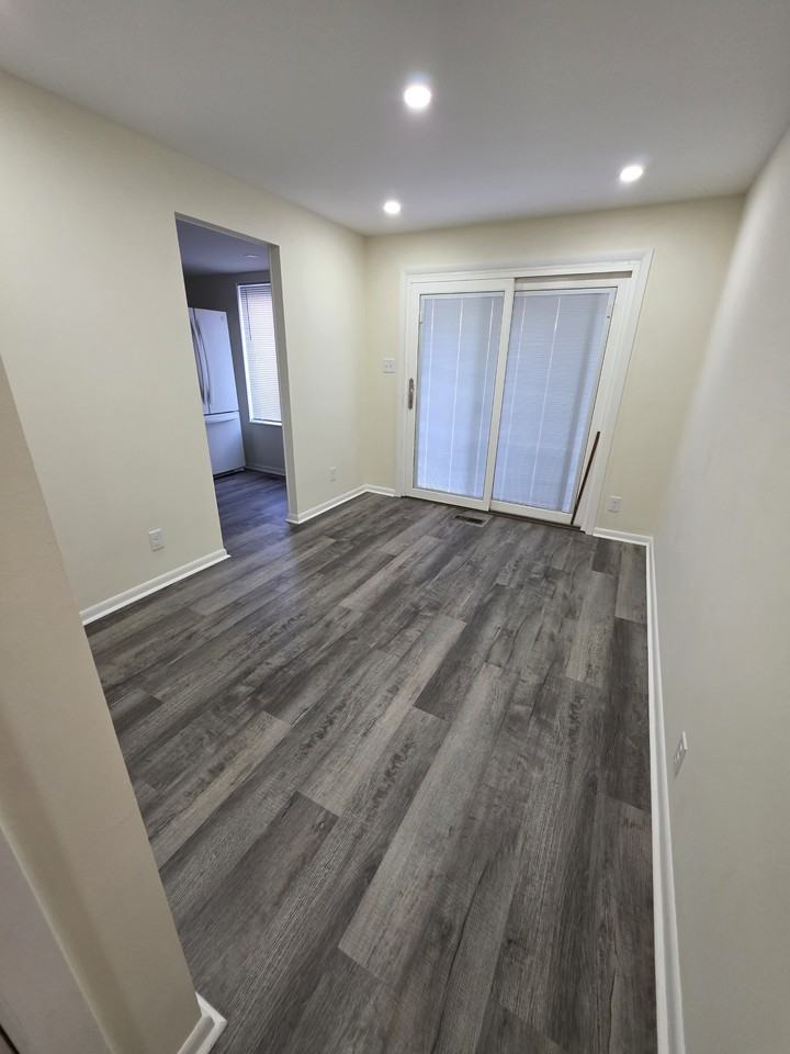 1102 Charleston Ct #1102 - Photo 4 of 11