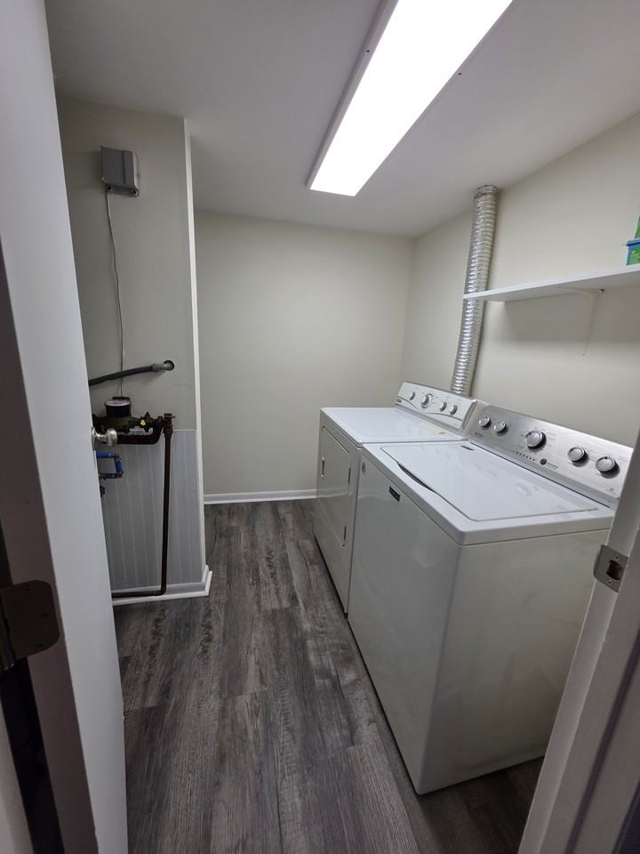 1102 Charleston Ct #1102 - Photo 7 of 11