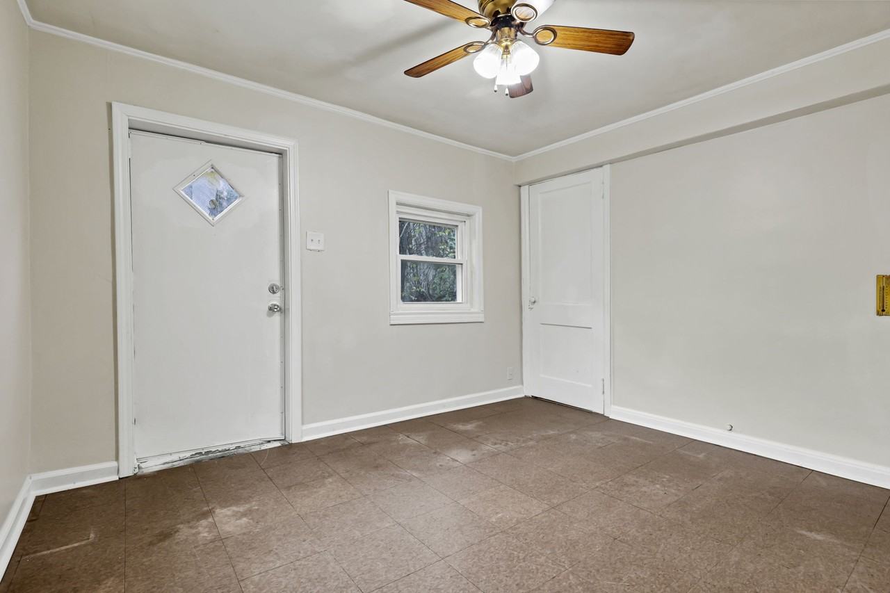 18 Pinewood Dr Apt C #D - Photo 3 of 15