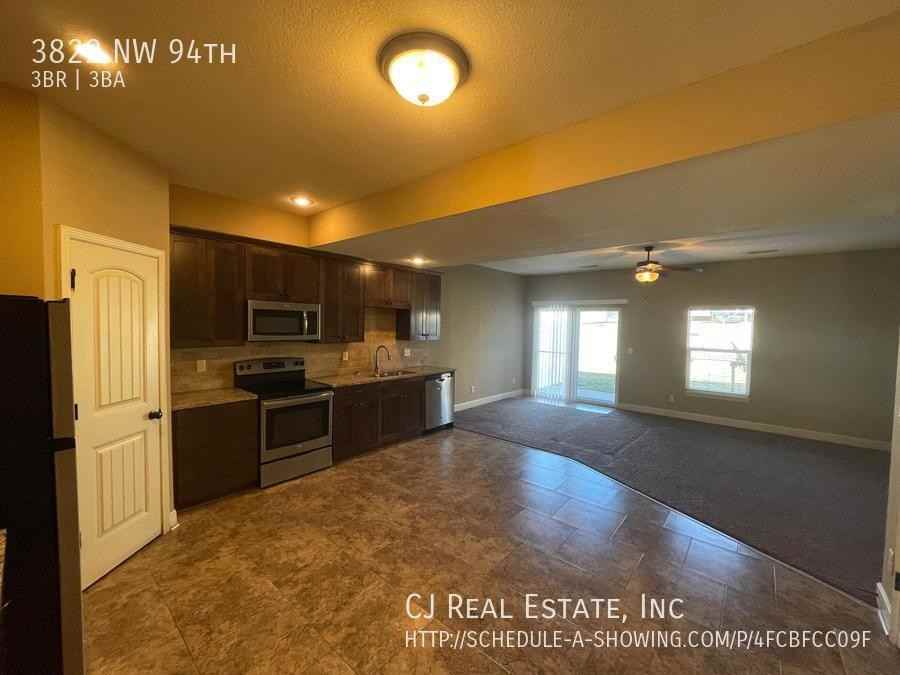 3822 Nw 94th St - Photo 4 of 11