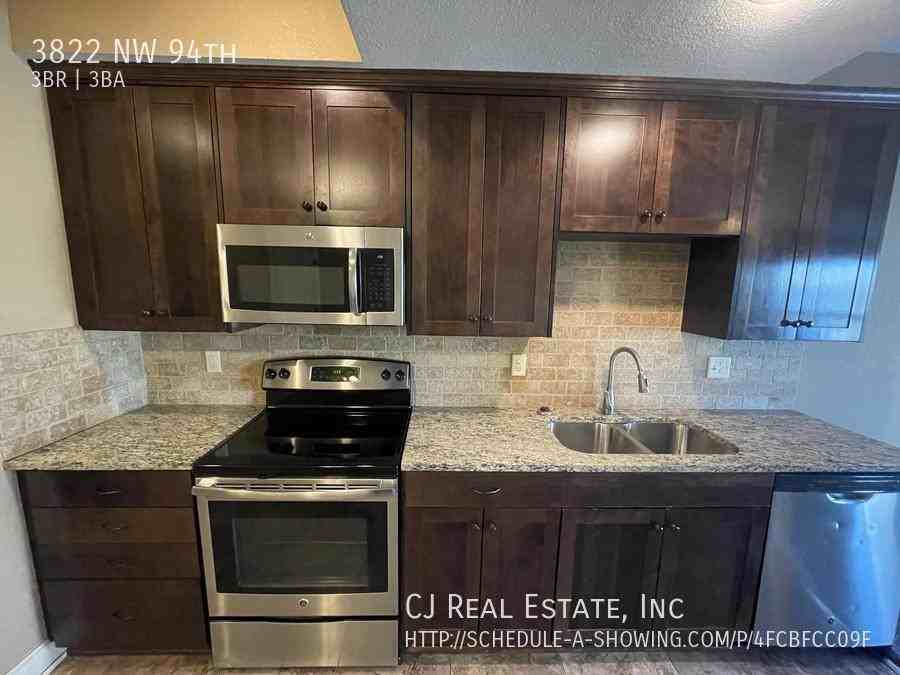 3822 Nw 94th St - Photo 5 of 11