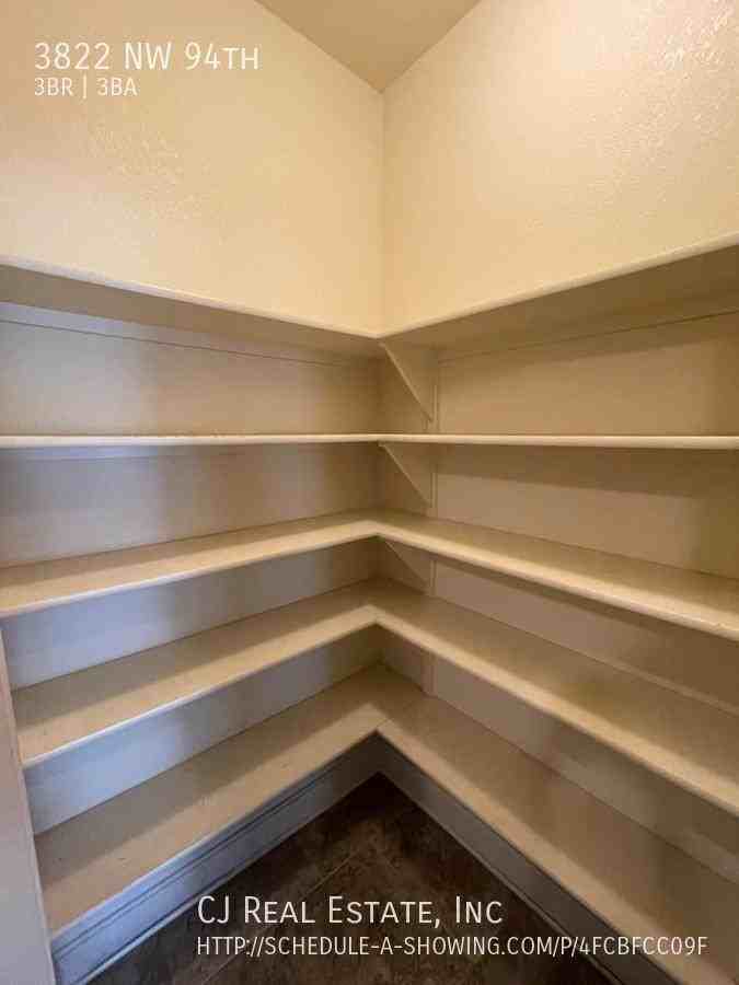 3822 Nw 94th St - Photo 6 of 11