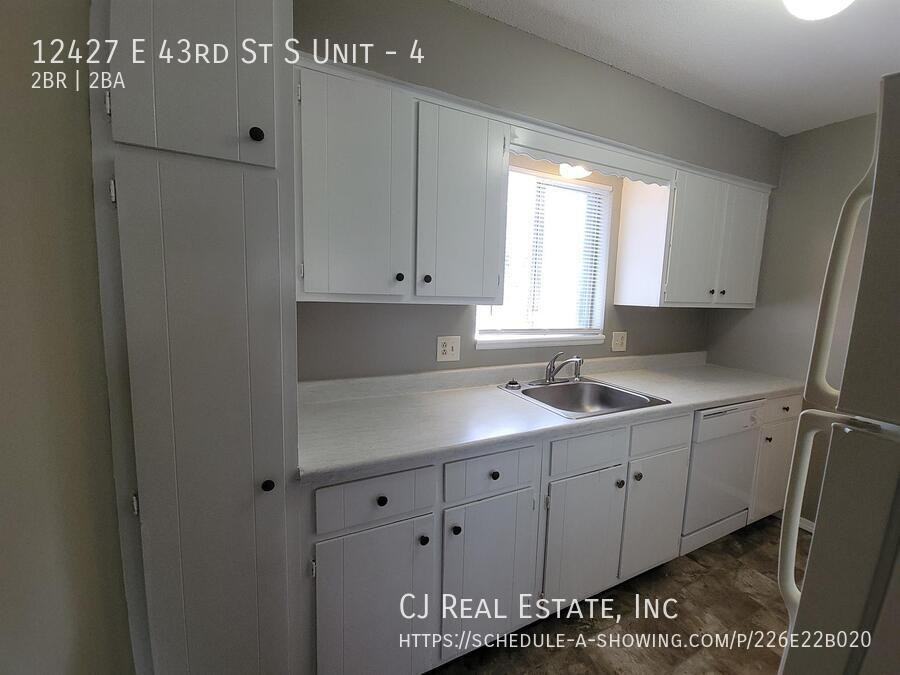 12427 E 43rd St S #4 - Photo 4 of 10