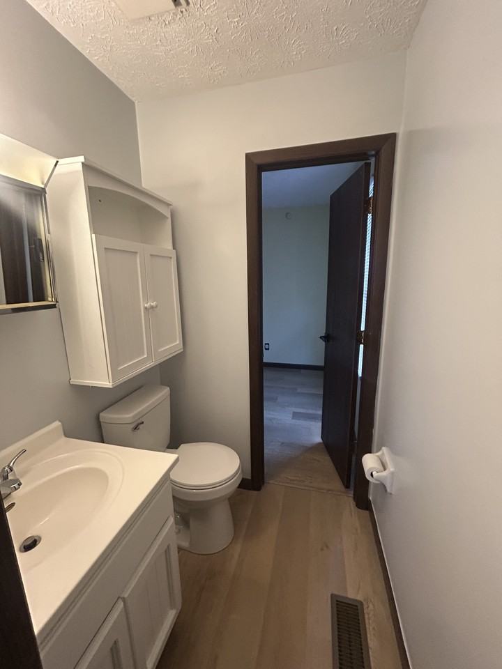 3805 W Indian Creek Dr #NA - Photo 5 of 10