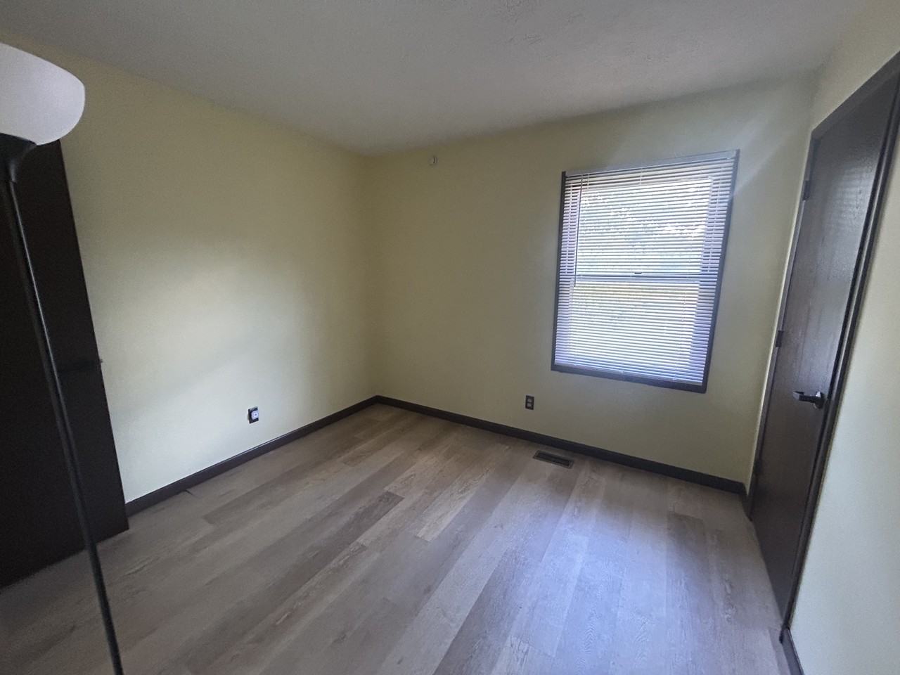 3805 W Indian Creek Dr #NA - Photo 7 of 10