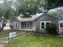 featured image of 106 N Merrimac St