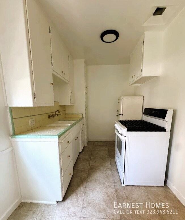 114 S Rampart Blvd #3 - Photo 4 of 14