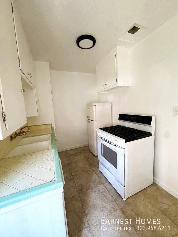 114 S Rampart Blvd #3 - Photo 5 of 14