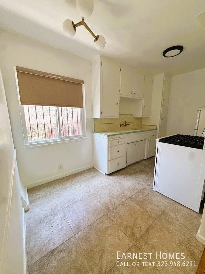 114 S Rampart Blvd #3 - Photo 6 of 14