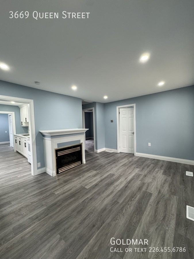 3669 Queen St - Photo 3 of 10