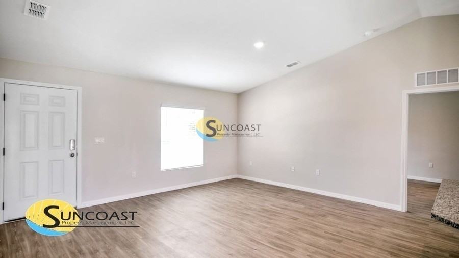 1427 Nw 20th St - Photo 4 of 13