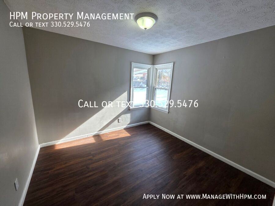 1047 Yukon Ave - Photo 4 of 10