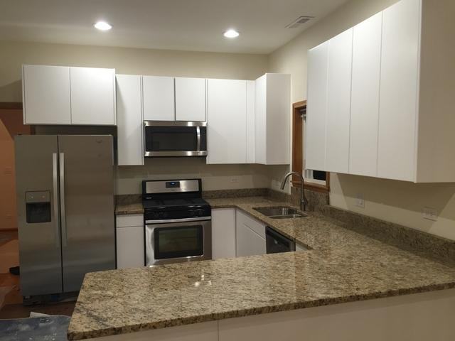 2847 N Rockwell St #2 - Photo 2 of 17