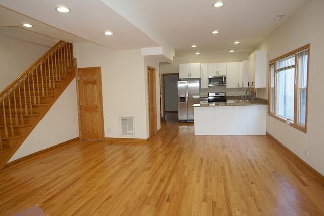 2847 N Rockwell St #2 - Photo 3 of 17