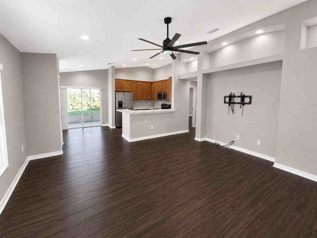 9253 Beaufort Ct - Photo 3 of 19
