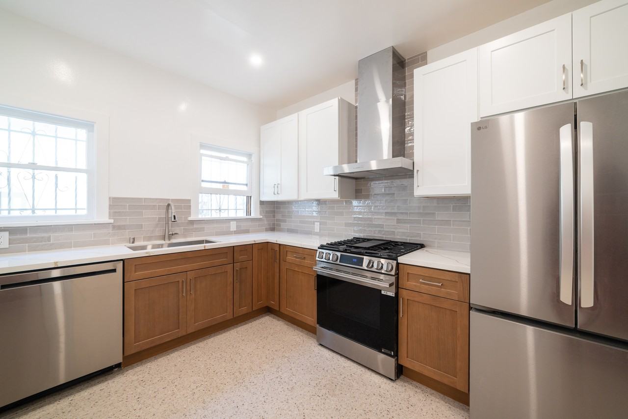 242 S Sycamore Ave #1-2 - Photo 6 of 37
