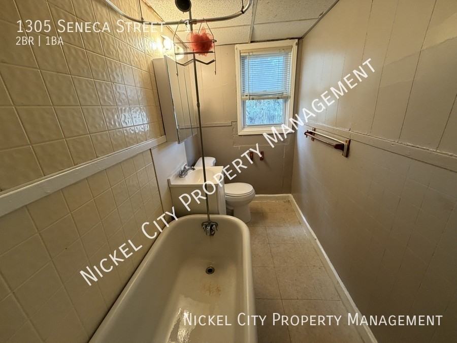 1305 Seneca St #1 - Photo 6 of 7