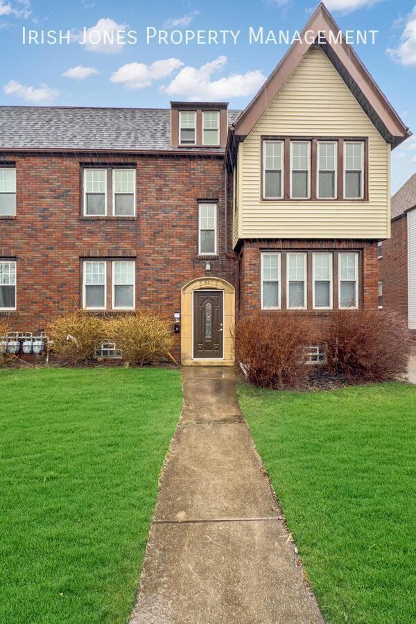 627 Kenmore Ave #UPPER