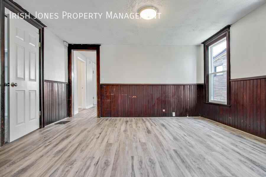 935 Niagara St #1FRONTFL1 - Photo 7 of 16