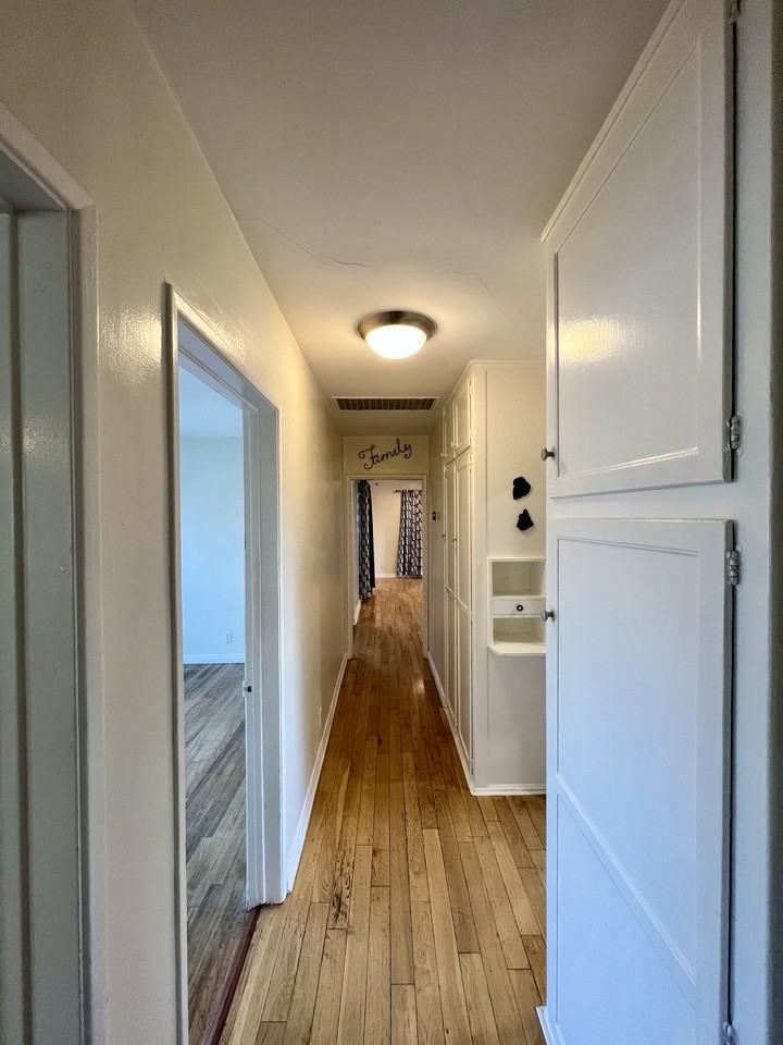 6255 Sylvia Ave #NA - Photo 7 of 19