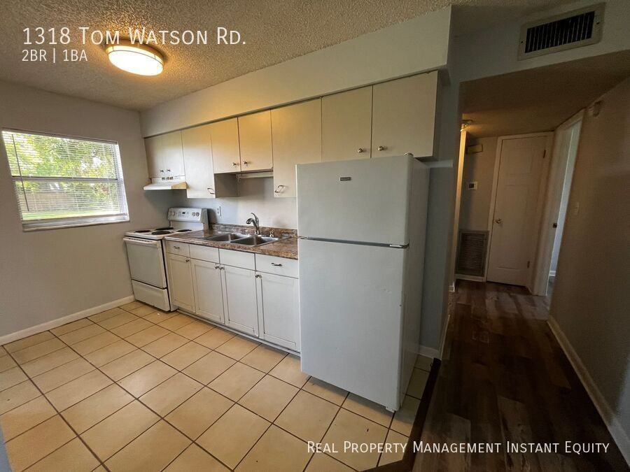 1318 Tom Watson Rd - Photo 2 of 7