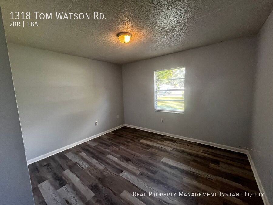 1318 Tom Watson Rd - Photo 3 of 7