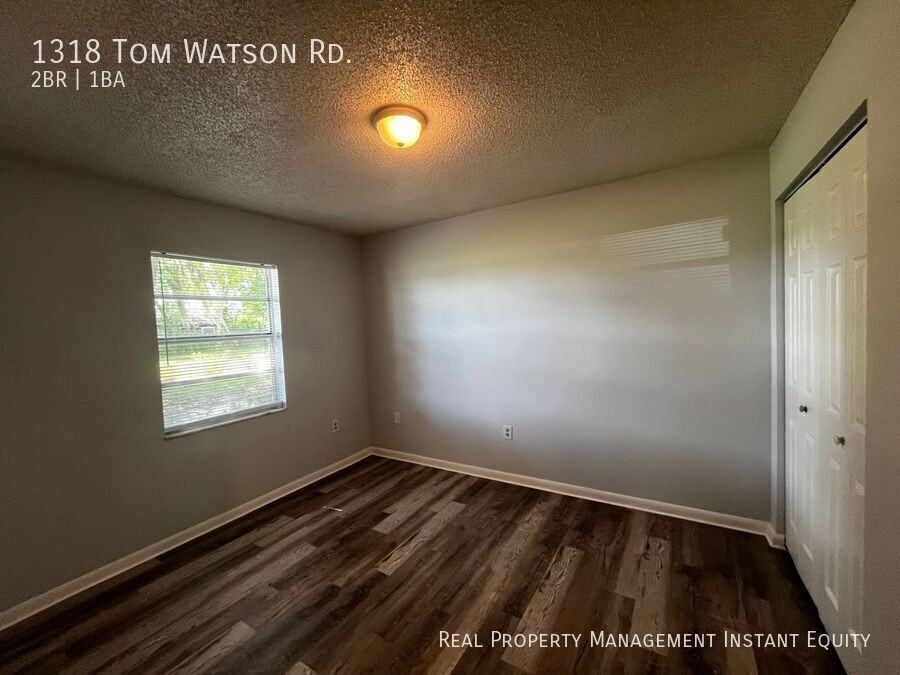 1318 Tom Watson Rd - Photo 4 of 7