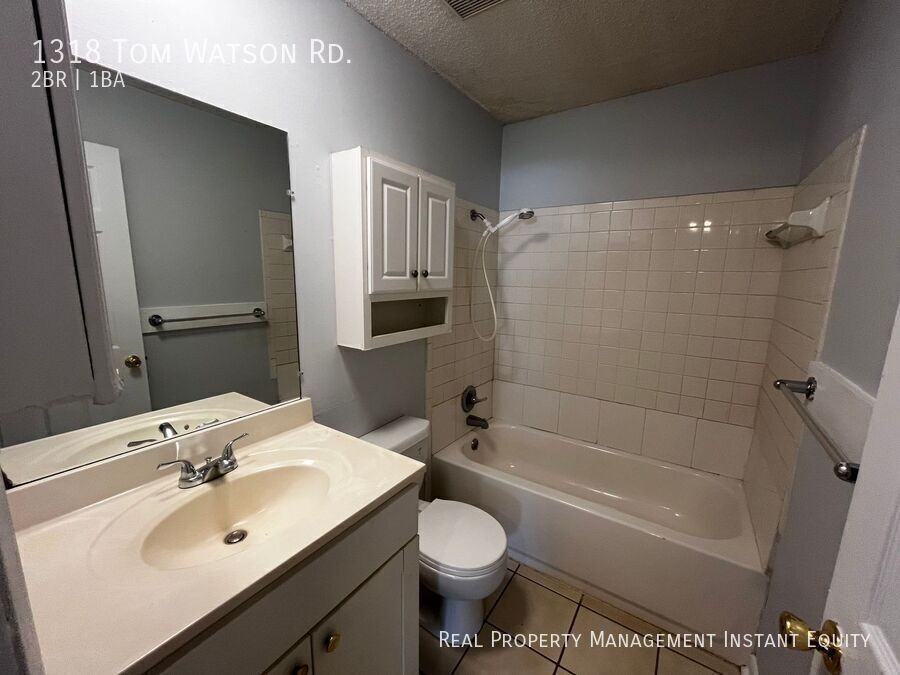 1318 Tom Watson Rd - Photo 5 of 7
