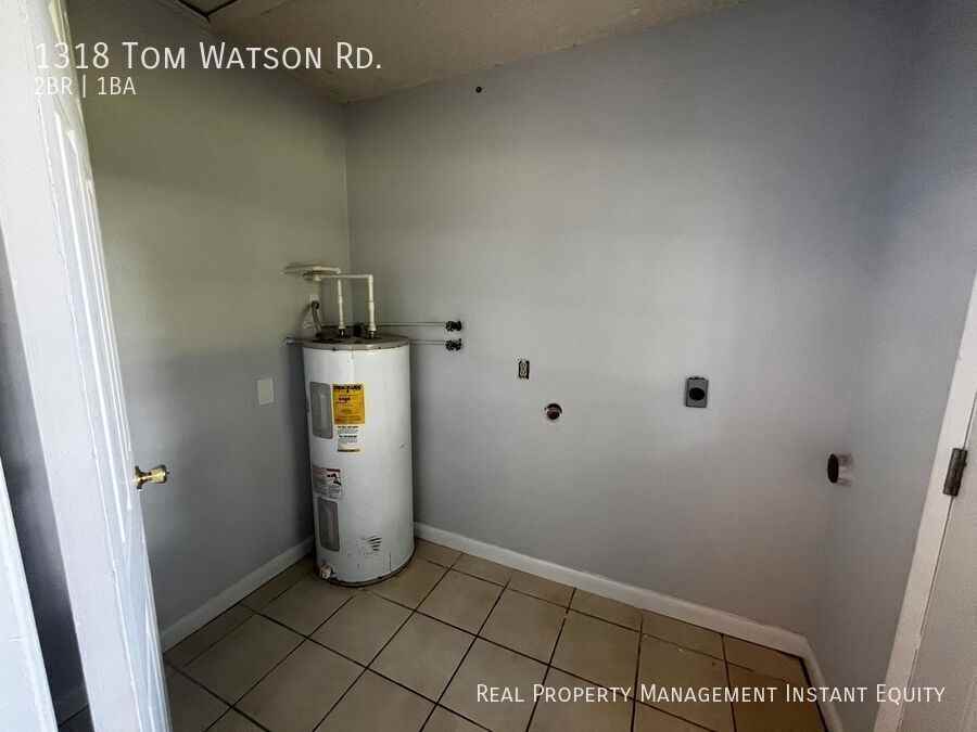 1318 Tom Watson Rd - Photo 6 of 7