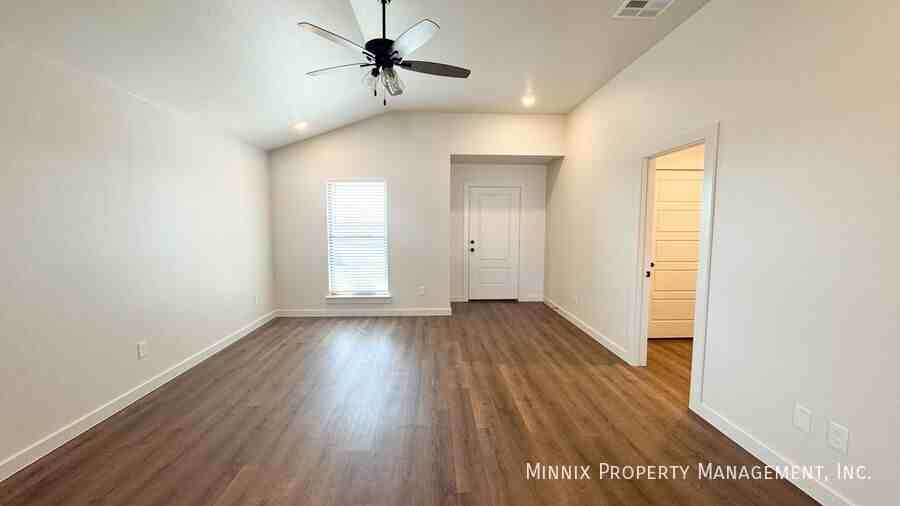 2127 Langford Ave - Photo 3 of 18