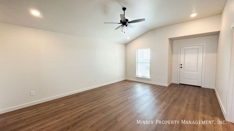 2127 Langford Ave - Photo 4 of 18
