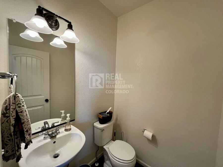 5992 Central Park Blvd - Photo 5 of 19