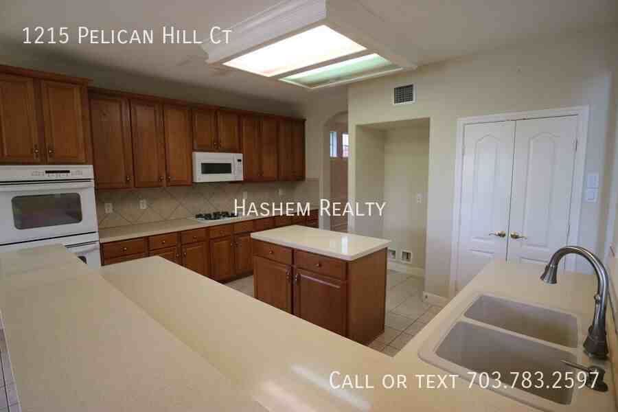 1215 Pelican Hill Ct - Photo 2 of 23