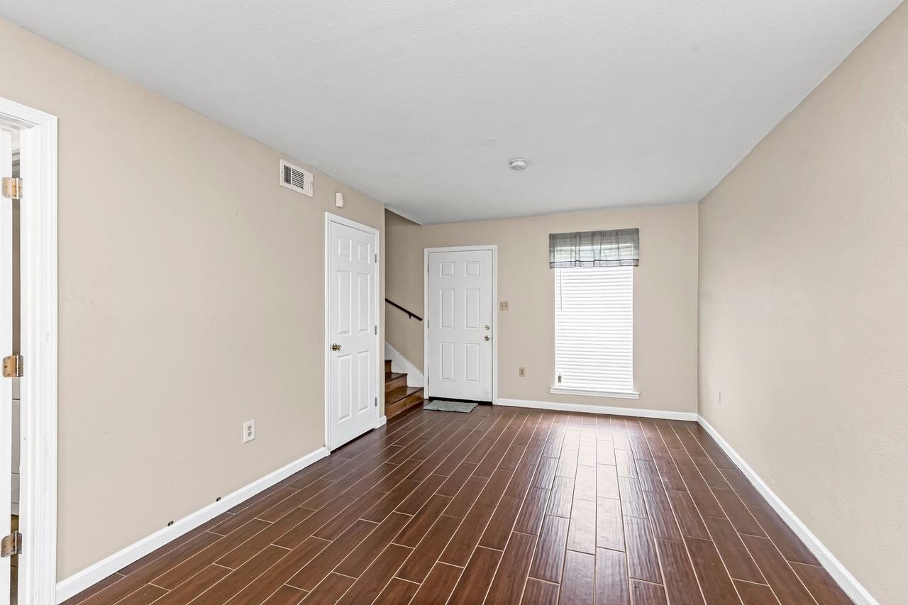 522 S Flannery Rd - Photo 2 of 11