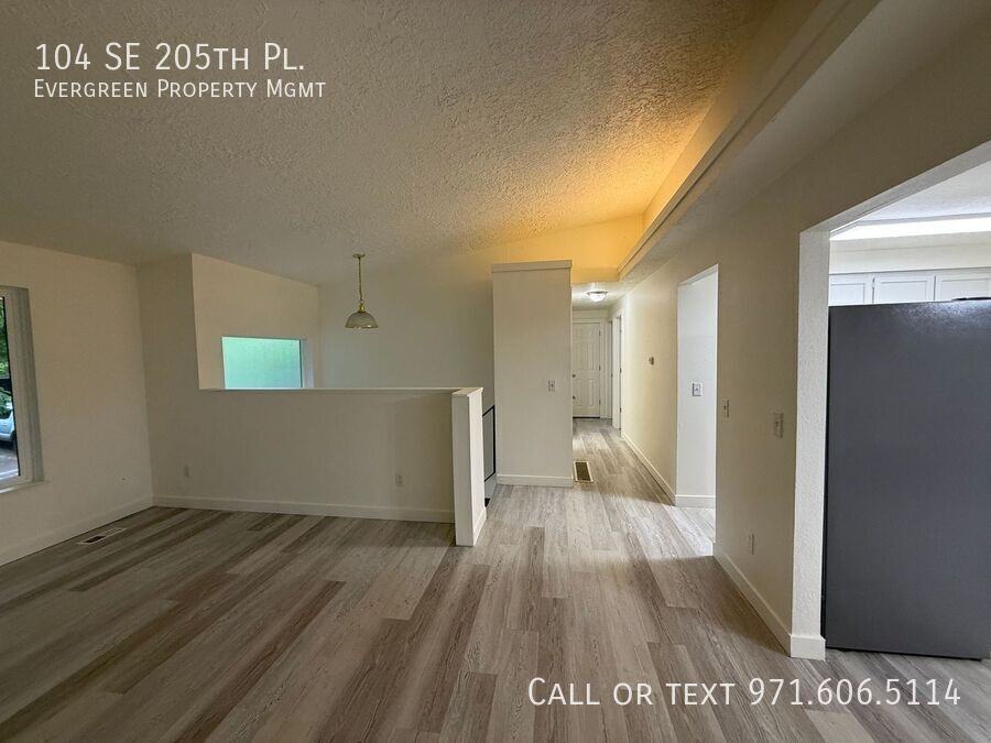 104 Se 205th Pl - Photo 5 of 36