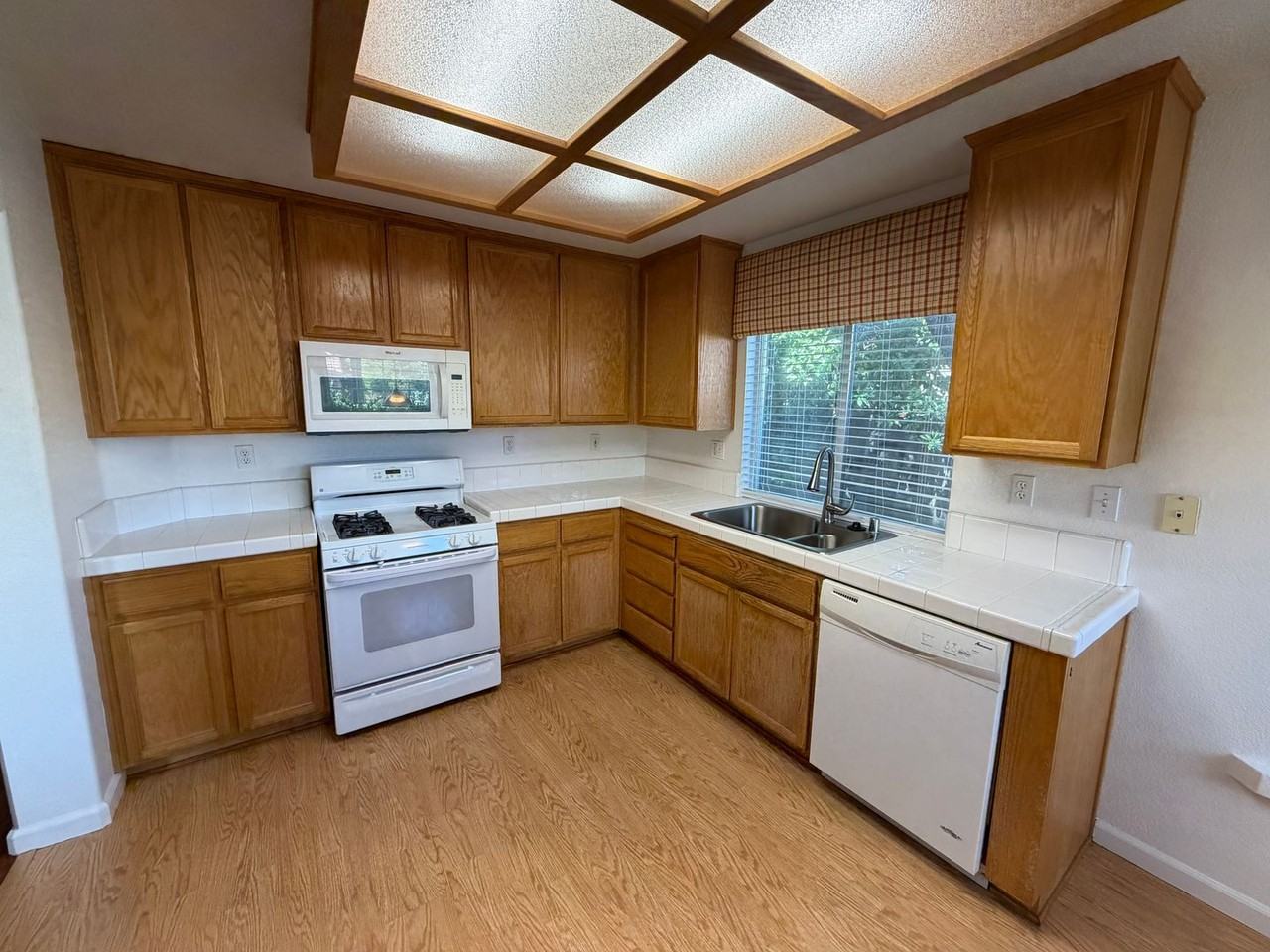 6400 Silver Hawk Way - Photo 5 of 30