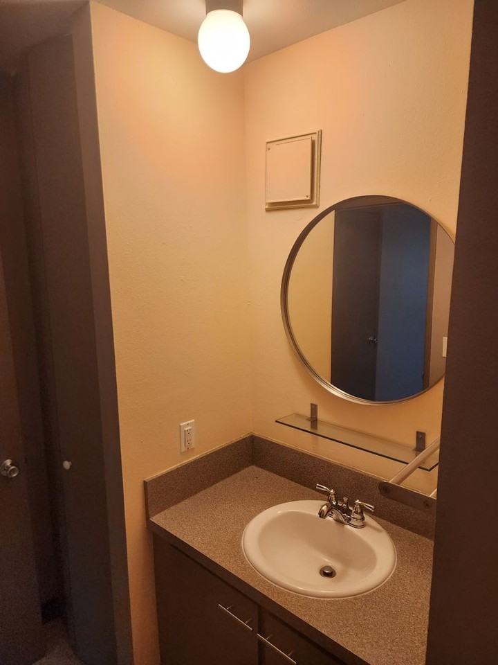 7102 N Alta Ave - Photo 3 of 7