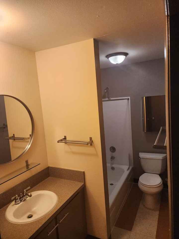 7102 N Alta Ave - Photo 4 of 7