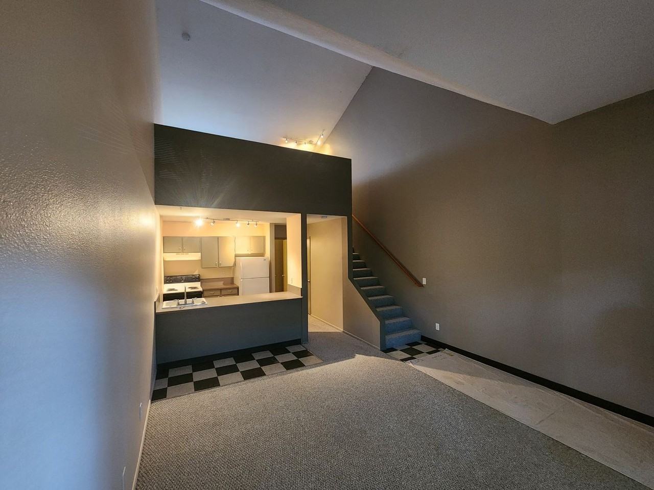 7112 N Alta Ave - Photo 2 of 6