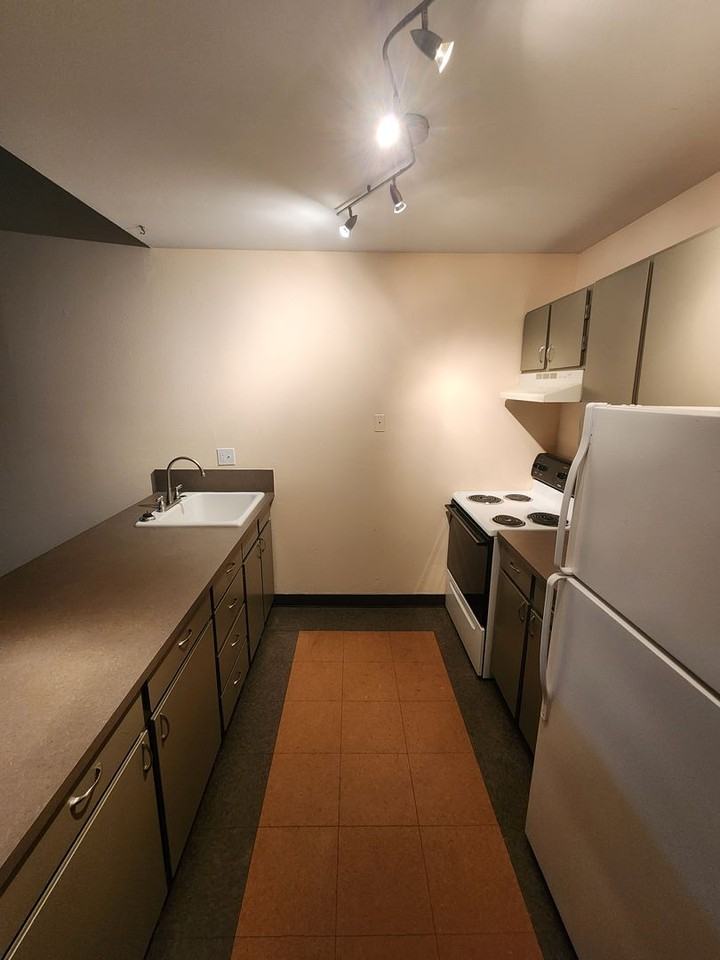 7112 N Alta Ave - Photo 4 of 6