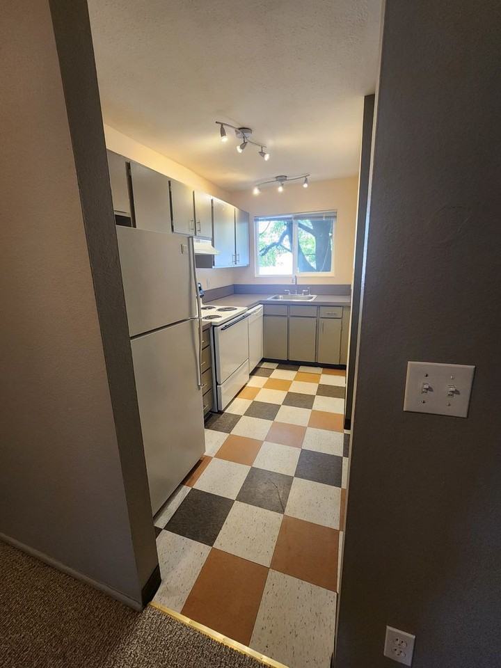 7124 N Alta Ave - Photo 3 of 6