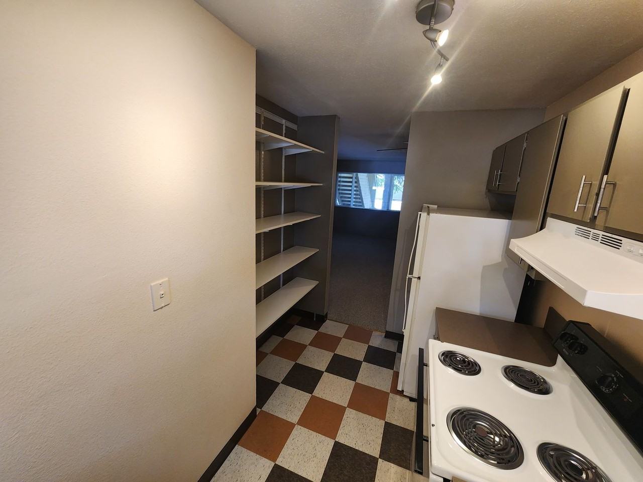 7124 N Alta Ave - Photo 4 of 6
